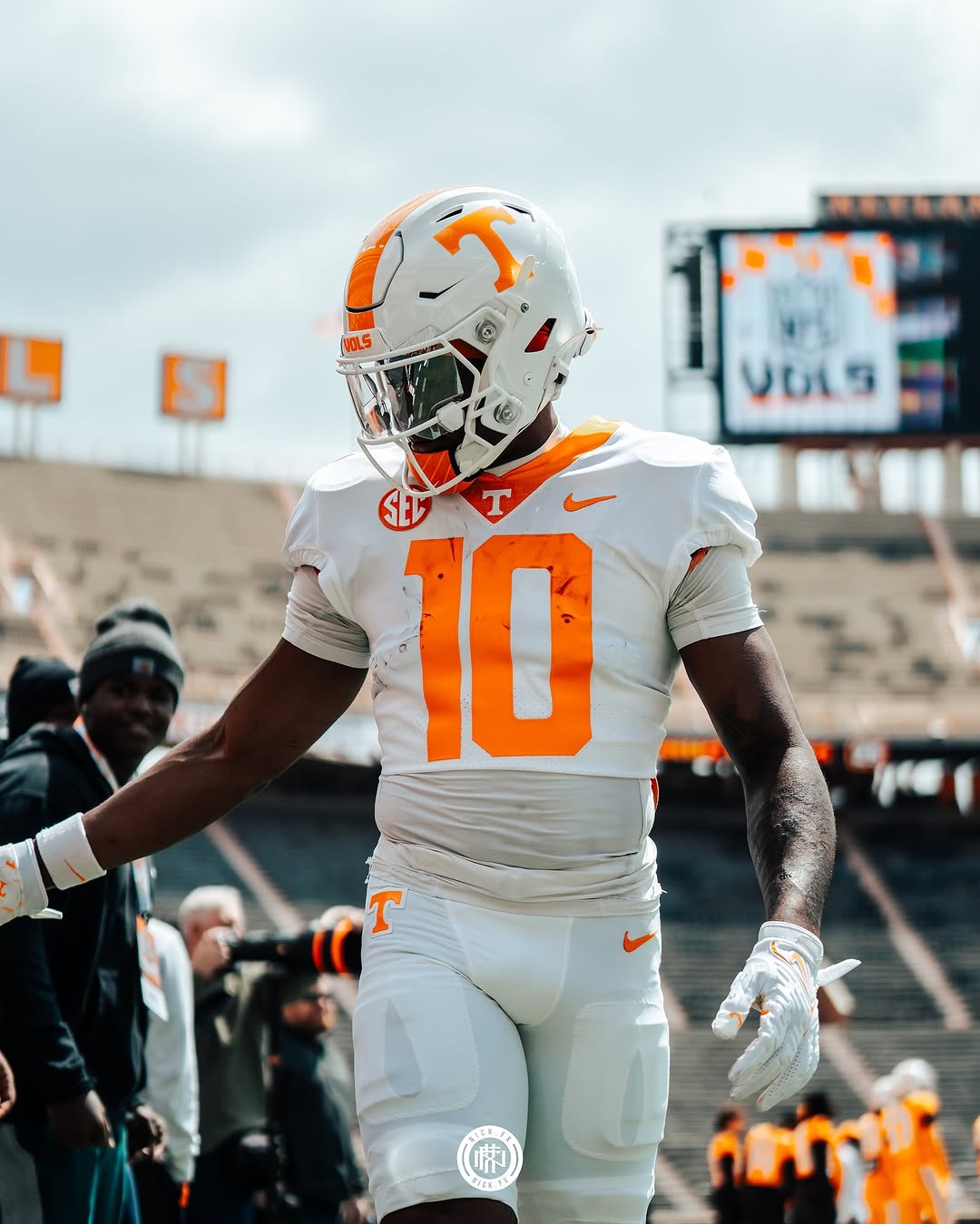 Tennessee Vols football player number 10