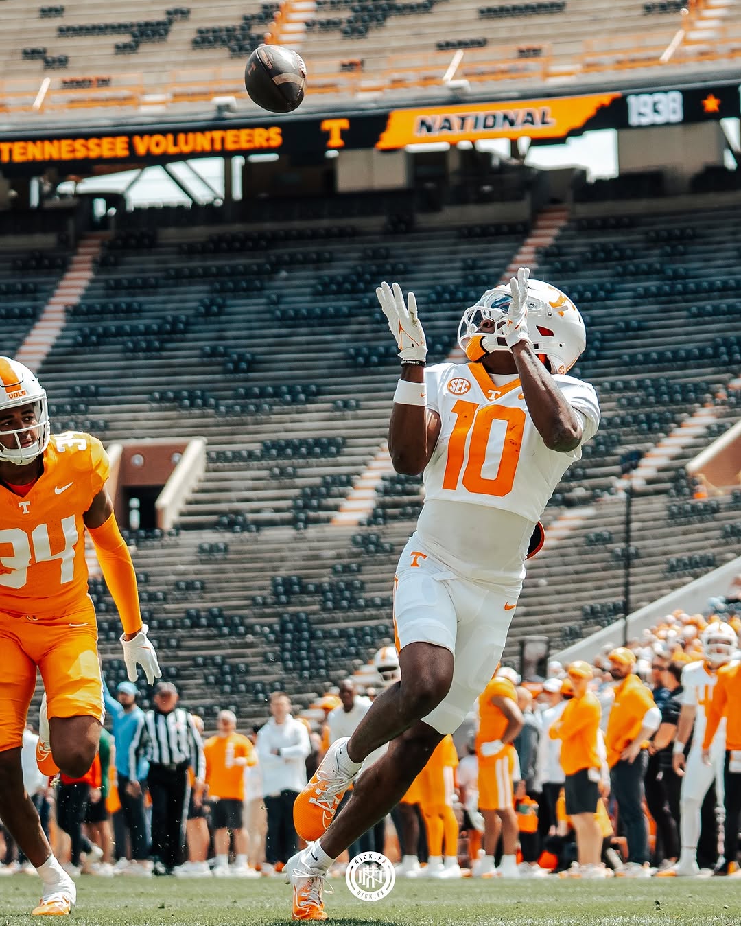 UT receiver catching pass at Orange and White