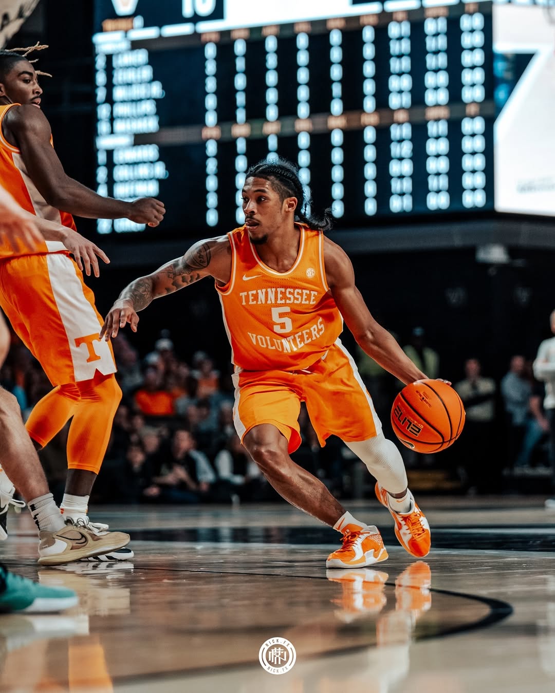 Tennessee Volunteers basketball player driving to basket